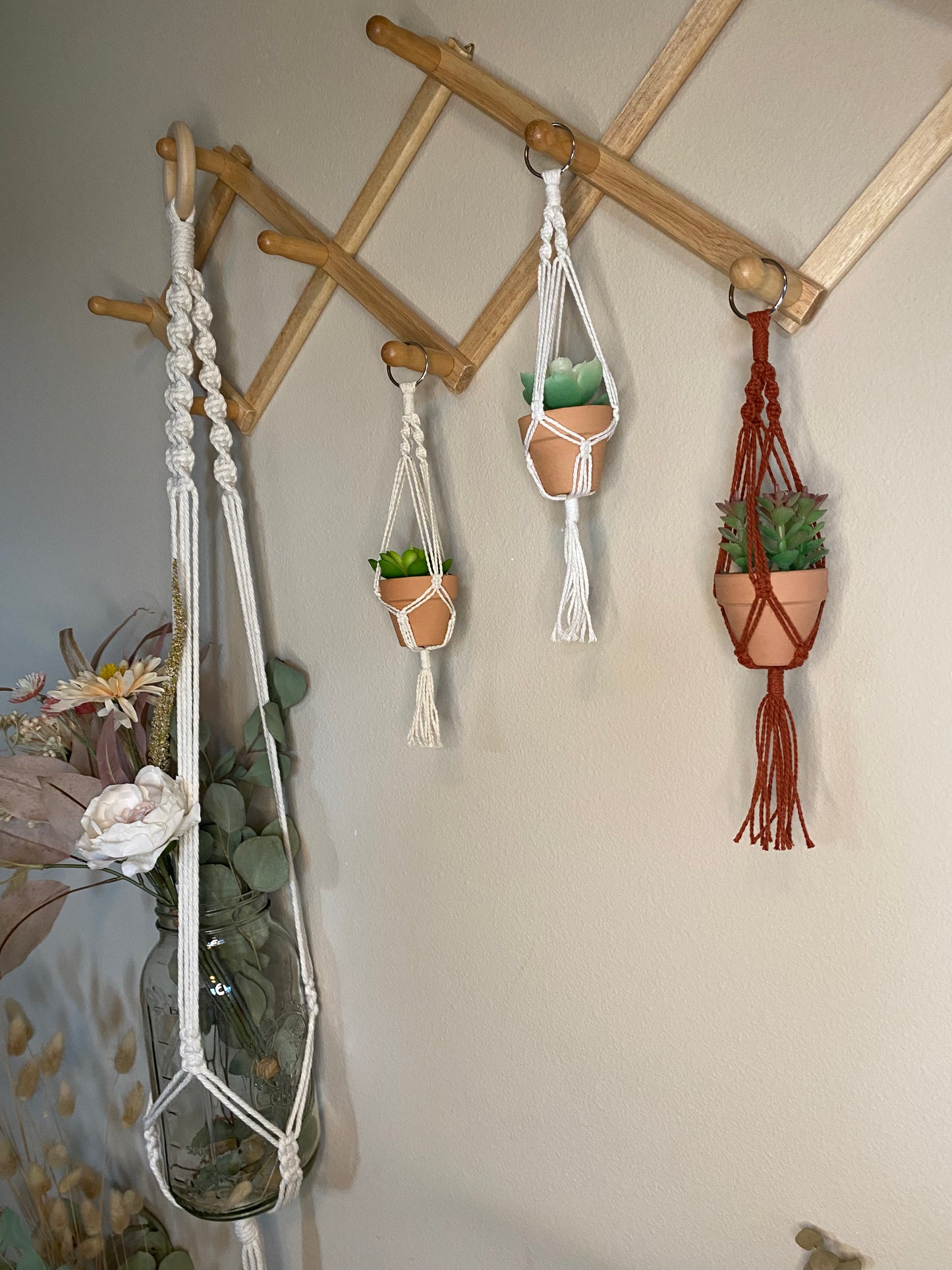 Mini plant hanger